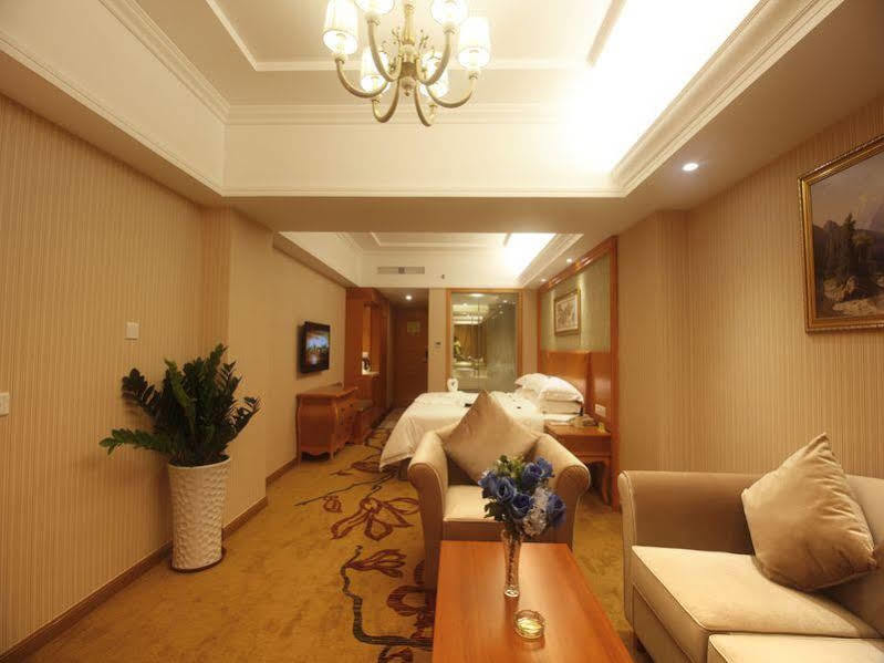 Hanting Express Sanya The First Market Branch Hotel Exteriör bild