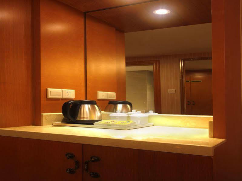 Hanting Express Sanya The First Market Branch Hotel Exteriör bild